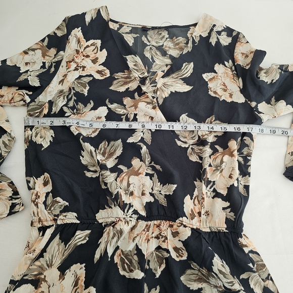 Lulus Navy Floral Long Sleeve Wrap Romper Size Small Holiday Outfit Date Nite - Picture 11 of 16